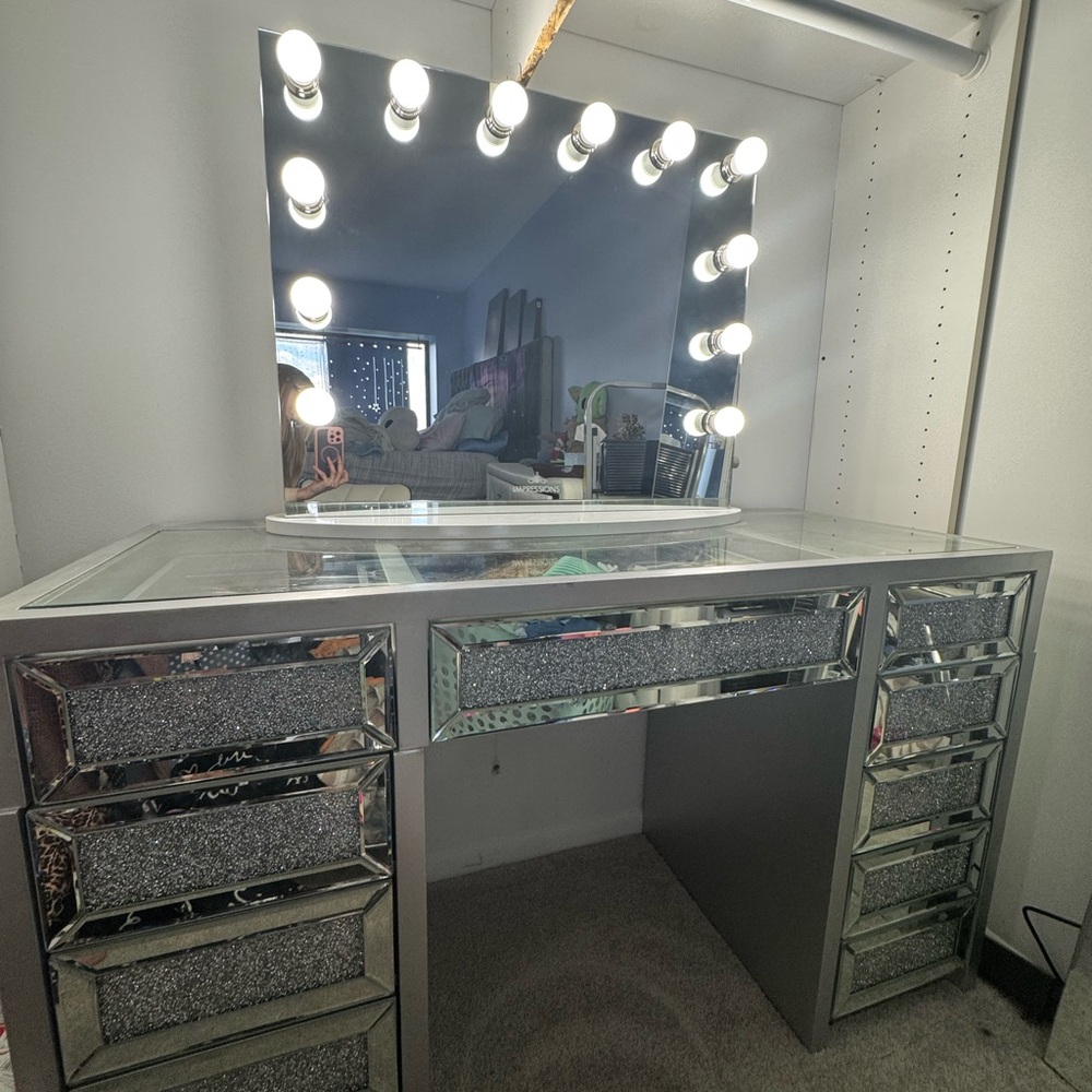 Silver Mirrored Vanity Table with Lighted Mirror